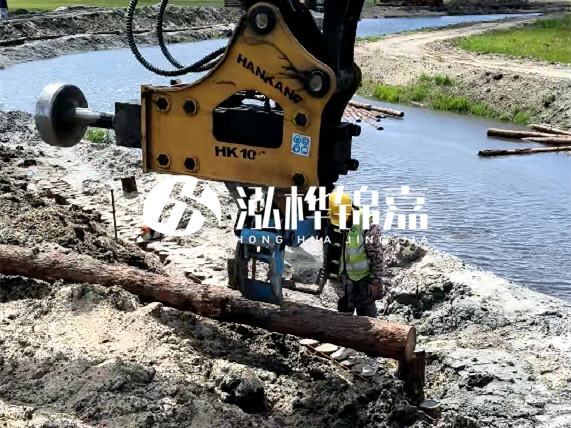 松木樁施工隊(duì)泓樺錦嘉 - 松木樁駁岸每米造價(jià)多少？